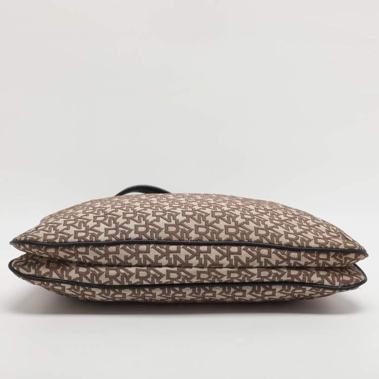 Pre Owned Dkny Bryant Beige/Black Signature Canvas and Leather Shoulder Bags