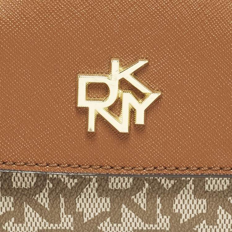 مملوكة مسبقًا DKNY Brown/Beige Signature Coated Canvas and Saffiano Leather Chain Mini Crossbody Bag