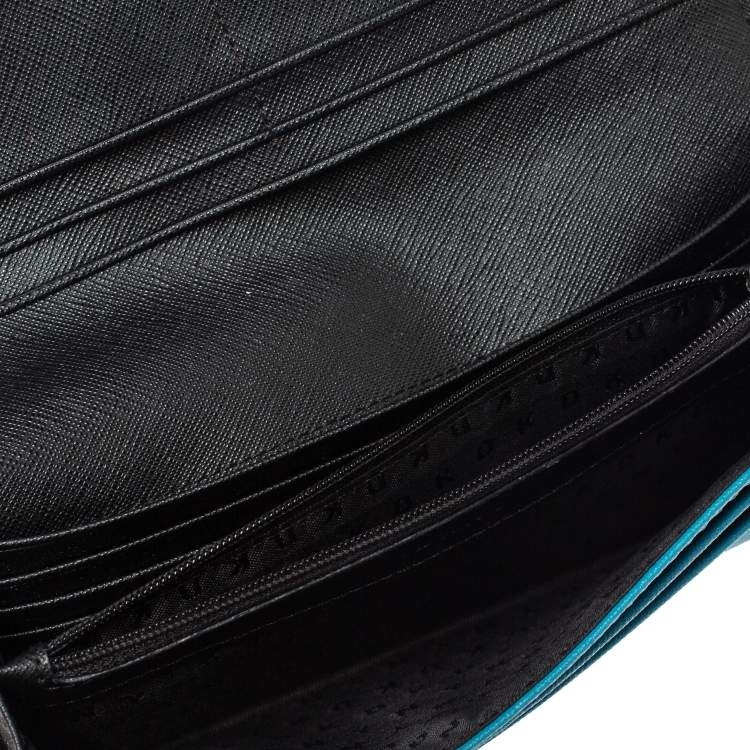 Pre Owned Dkny Sky Blue Leather Flap Continental Wallet