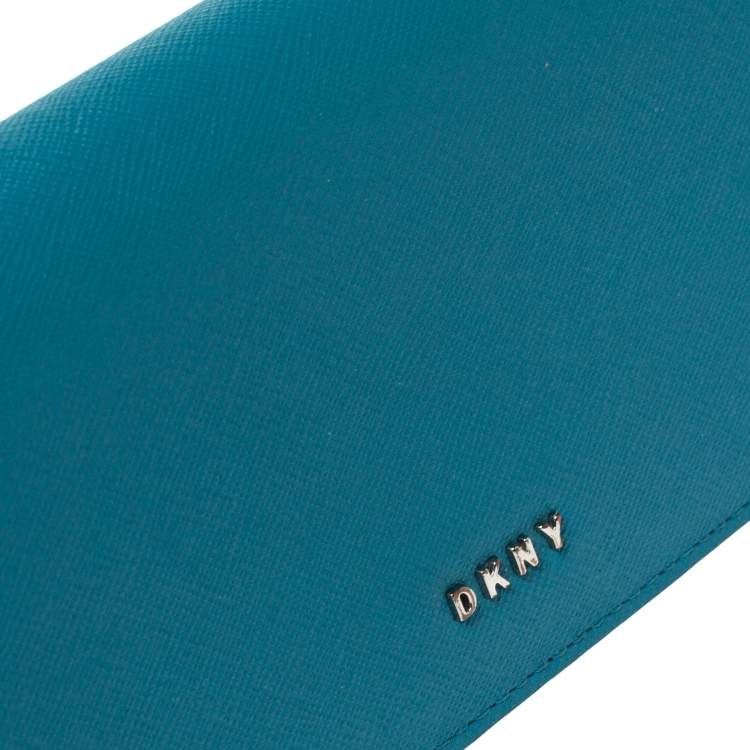 Pre Owned Dkny Sky Blue Leather Flap Continental Wallet