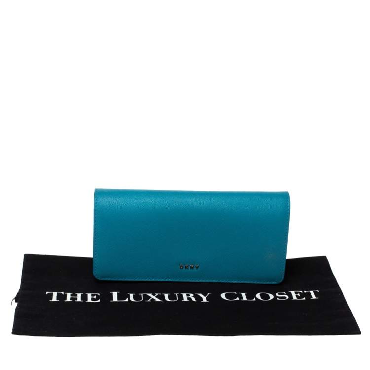 Pre Owned Dkny Sky Blue Leather Flap Continental Wallet