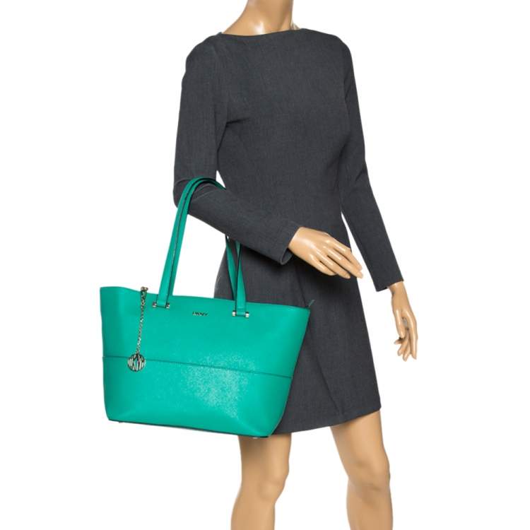 Pre Owned Dkny Green Leather Top Zip Tote