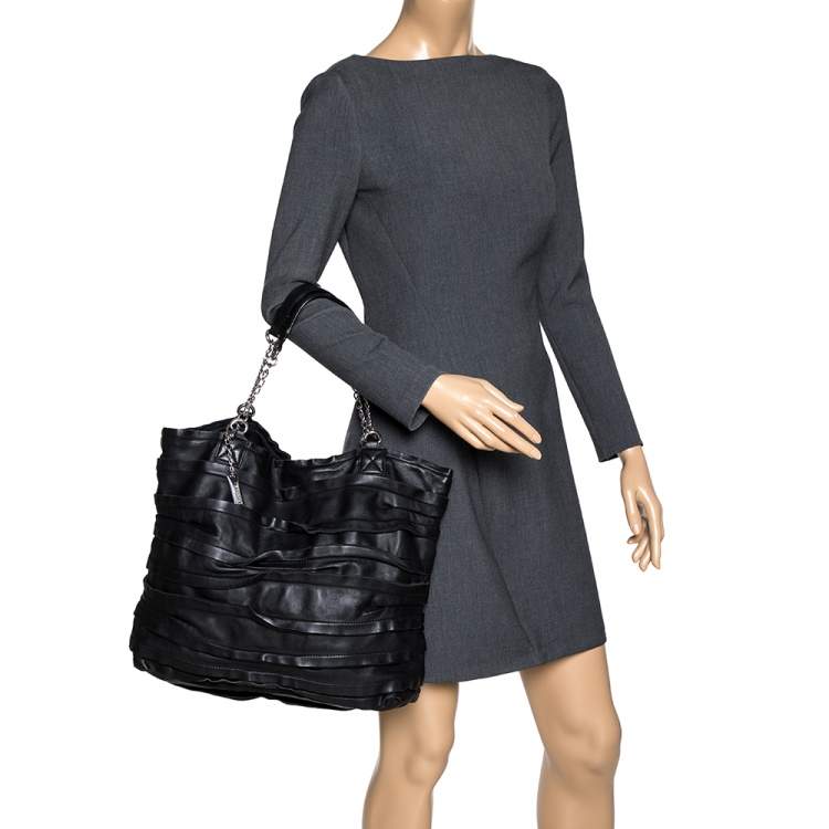Pre Owned Dkny Black Ruffle Leather Chain Tote