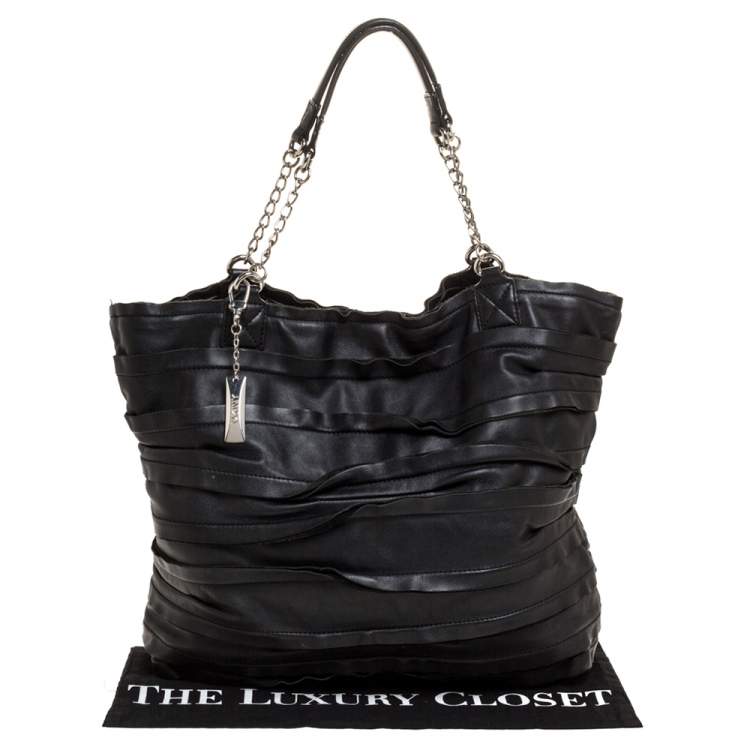 Pre Owned Dkny Black Ruffle Leather Chain Tote