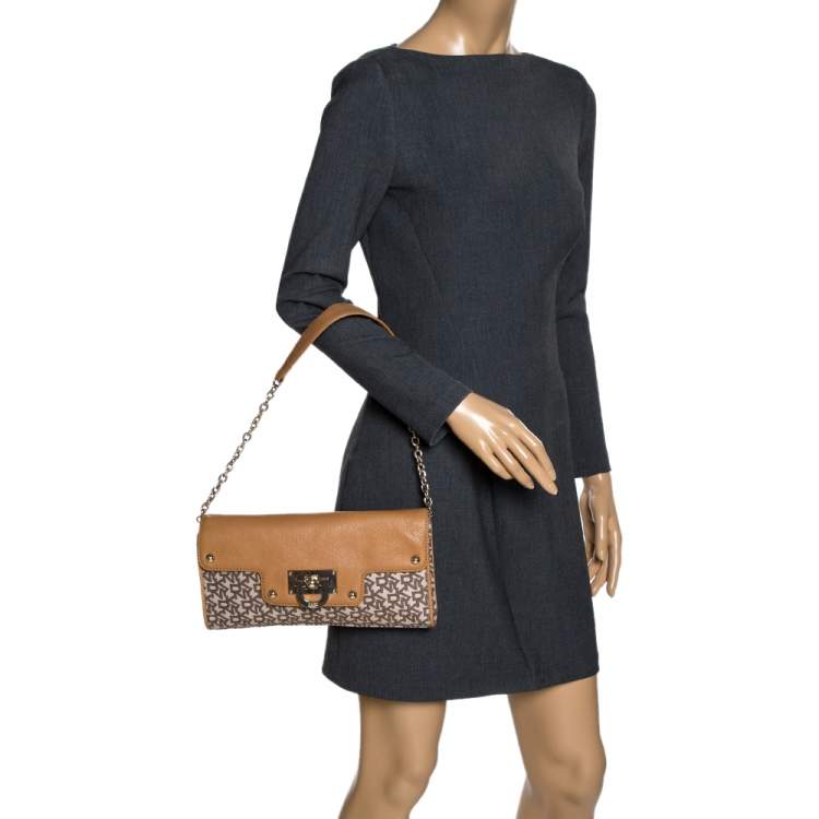 Pre Owned Dkny Beige/Tan Signature Canvas and Leather Shoulder Bag
