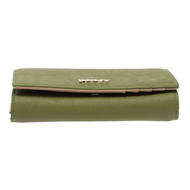 Pre Owned Dkny Green Leather Trifold Compact Wallet