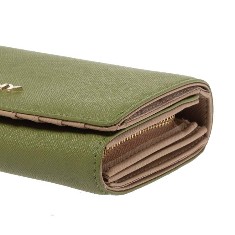 Pre Owned Dkny Green Leather Trifold Compact Wallet