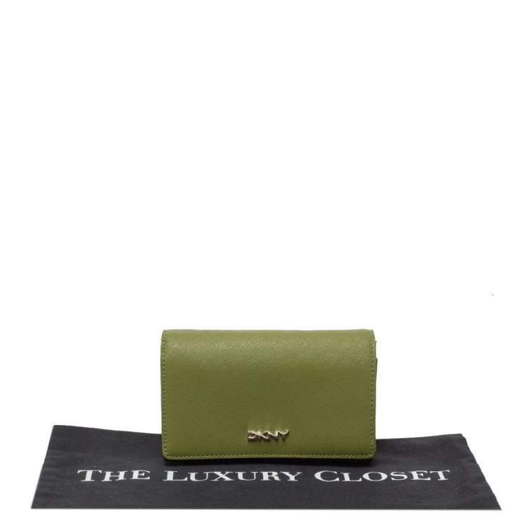 Pre Owned Dkny Green Leather Trifold Compact Wallet