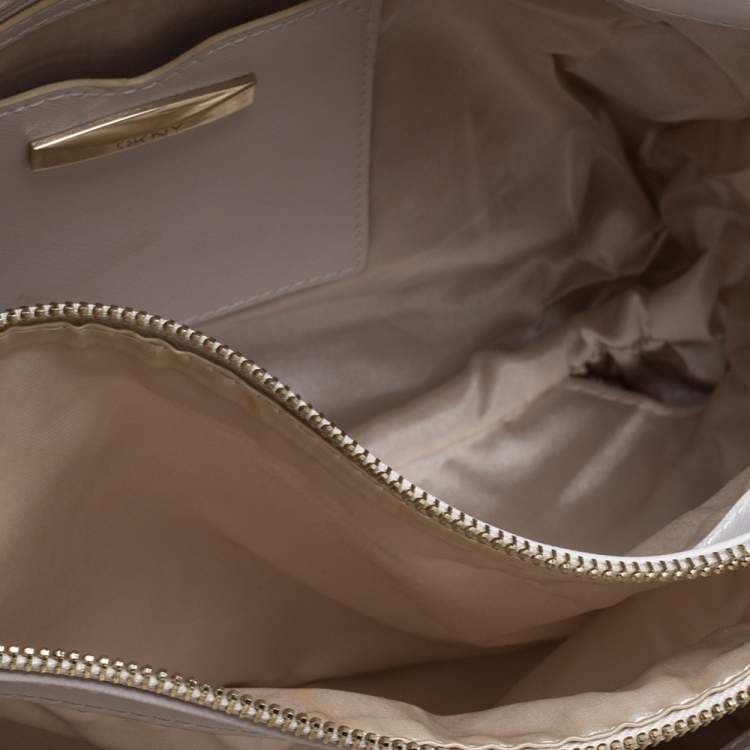 مملوكة مسبقًا DKNY Beige Signature Canvas and Leather Zip Tote