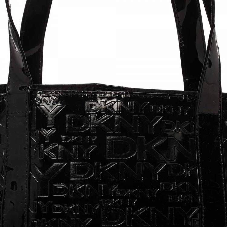 مملوكة مسبقًا Dkny Black Embossed Logo Patent Leather Shopper Tote