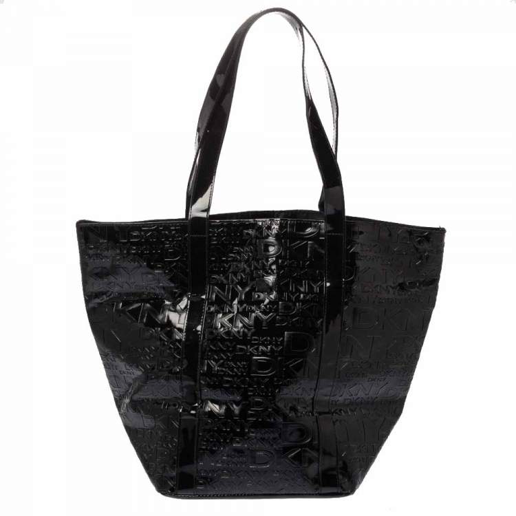 مملوكة مسبقًا Dkny Black Embossed Logo Patent Leather Shopper Tote