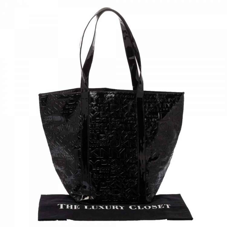 مملوكة مسبقًا Dkny Black Embossed Logo Patent Leather Shopper Tote