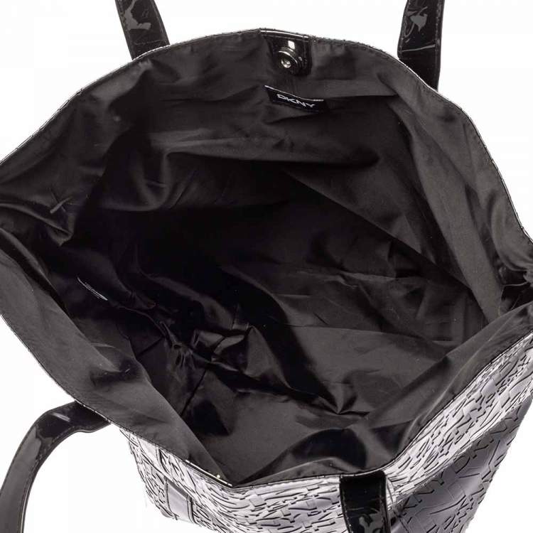 مملوكة مسبقًا Dkny Black Embossed Logo Patent Leather Shopper Tote