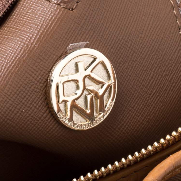 مملوكة مسبقًا Dkny Beige/Brown Signature Canvas and Leather Shoulder Bag