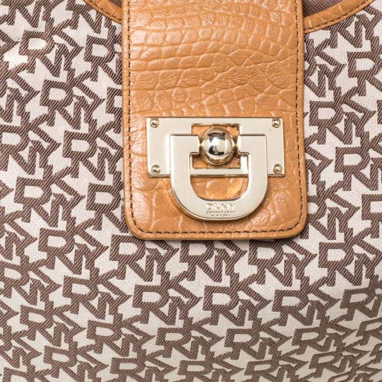 مملوكة مسبقًا Dkny Beige/Brown Signature Canvas and Leather Shoulder Bag