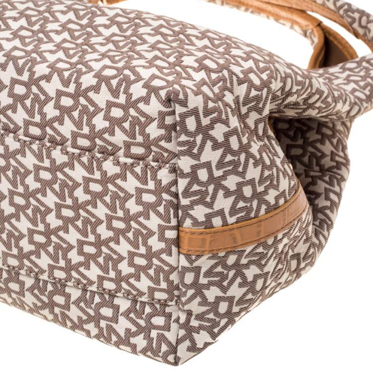 مملوكة مسبقًا Dkny Beige/Brown Signature Canvas and Leather Shoulder Bag
