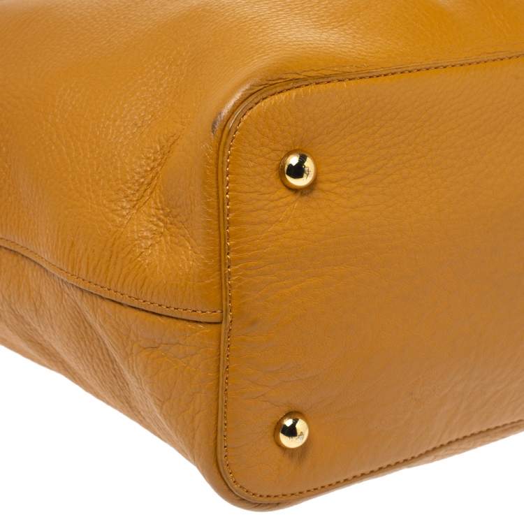مملوكة مسبقًا Dkny Mustard Leather Zip Tote