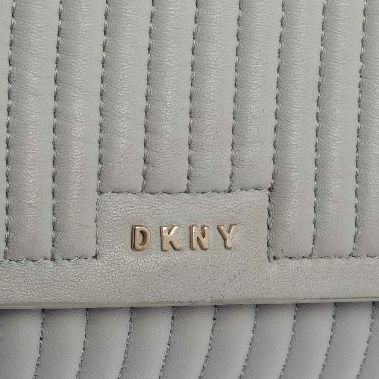 مملوكة مسبقًا DKNY Grey Pinstripe Quilted Leather Gansevoort Flap Shoulder Bag