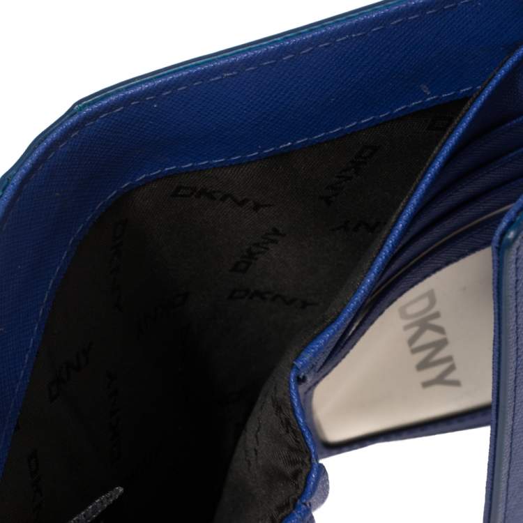 Pre Owned Dkny Blue Leather Trifold Wallet 
