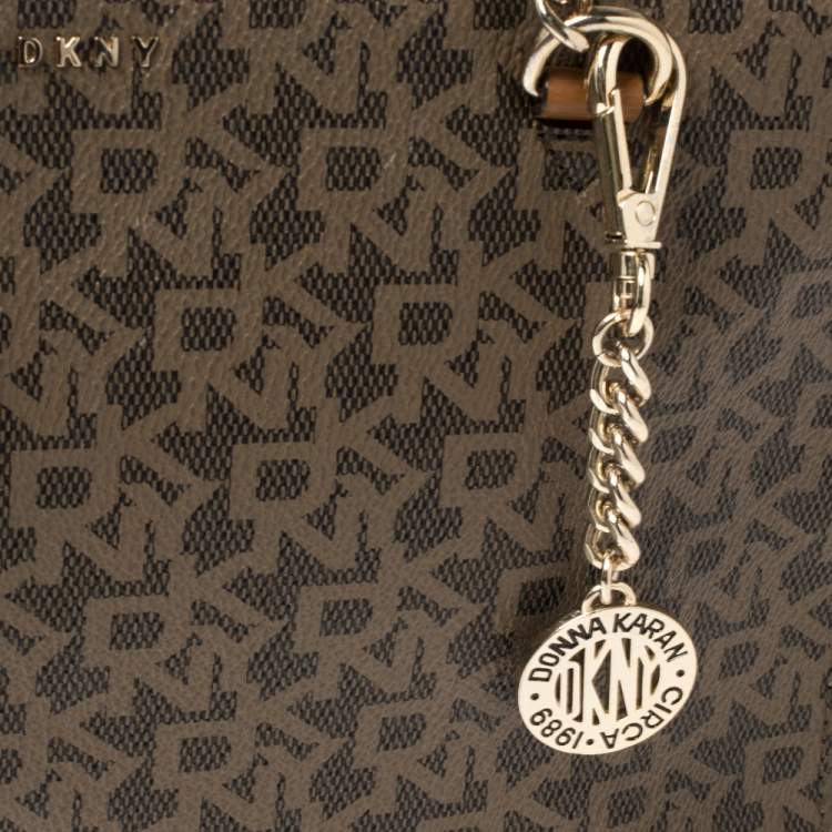 مملوكة مسبقًا Dkny Brown Monogram Coated Canvas And Leather Medium Bryant Park Shopper Tote