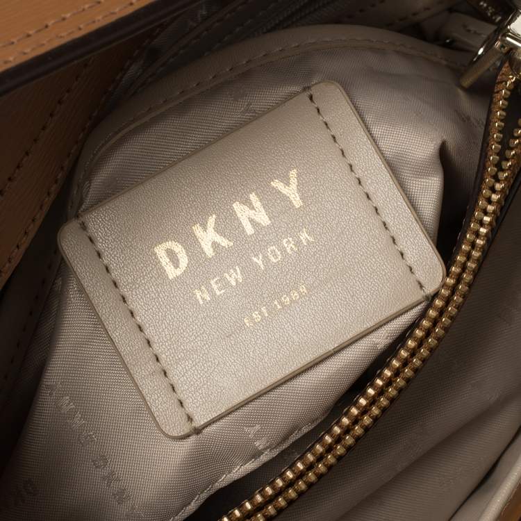 مملوكة مسبقًا Dkny Brown Monogram Coated Canvas And Leather Medium Bryant Park Shopper Tote