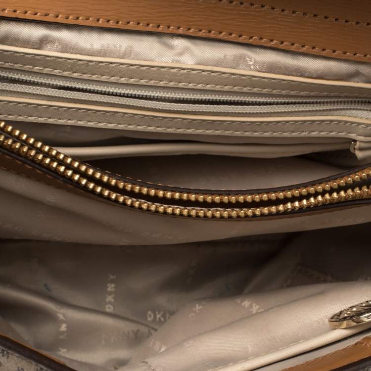 مملوكة مسبقًا Dkny Brown Monogram Coated Canvas And Leather Medium Bryant Park Shopper Tote