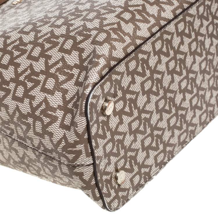 Pre Owned Dkny Beige/Brown Signature Coated Canvas and Leather Bryant Bucket Bag