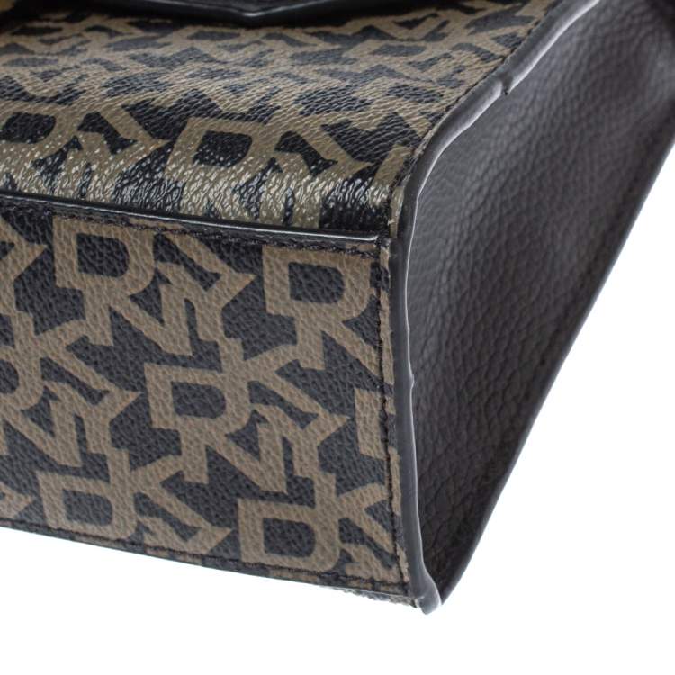 مملوكة مسبقًا DKNY Black Signature PVC and Leather Von Flap Shoulder Bag