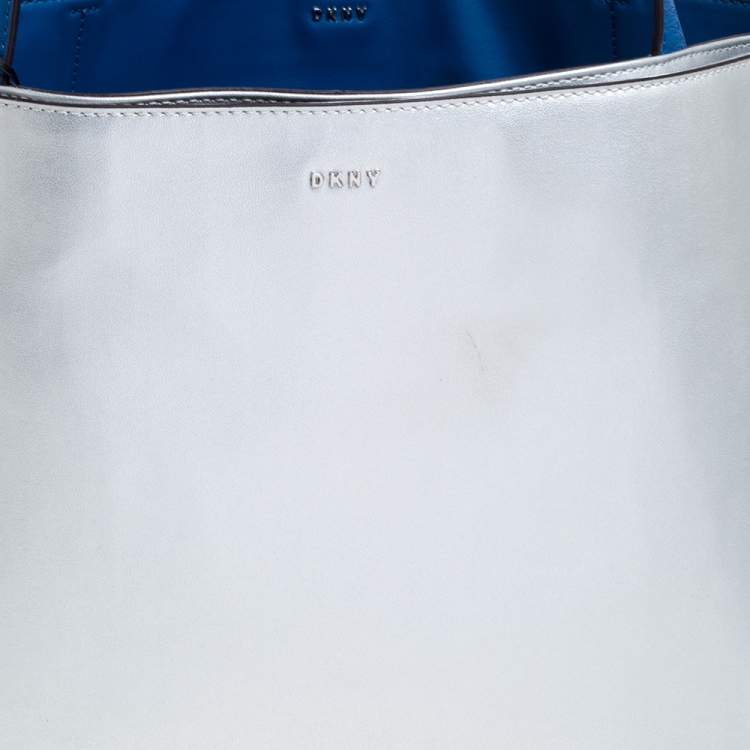 Pre Owned Dkny Silver/Blue Leather Side Zip Reversible Tote