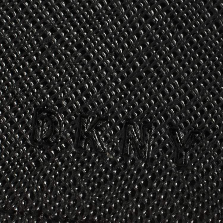 Pre Owned Dkny Blue Leather Flap Wallet 