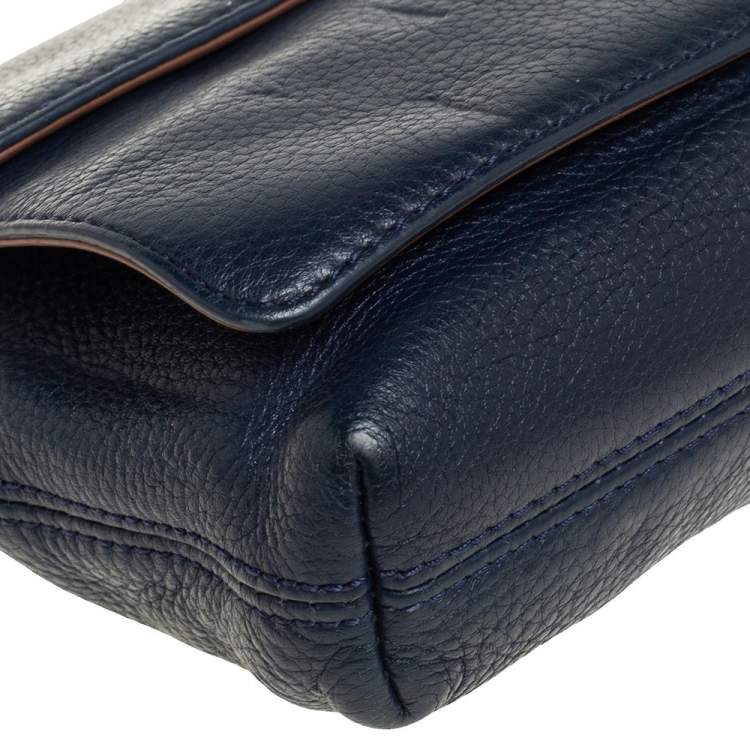 مملوكة مسبقًا DKNY Blue Leather Flap Chain Shoulder Bag