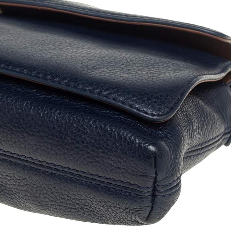 مملوكة مسبقًا DKNY Blue Leather Flap Chain Shoulder Bag