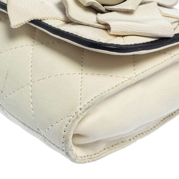 Pre Owned Dkny Off White Quilted Leather Floral Applique Flap Chain Bag