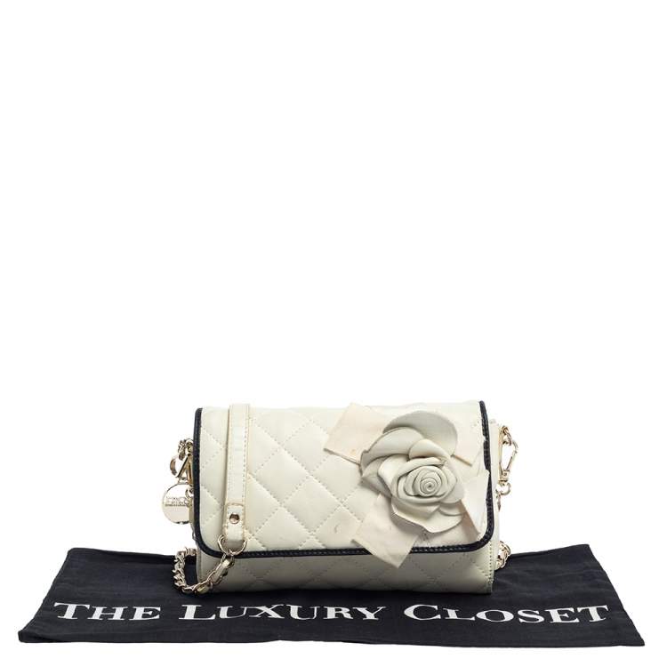 Pre Owned Dkny Off White Quilted Leather Floral Applique Flap Chain Bag