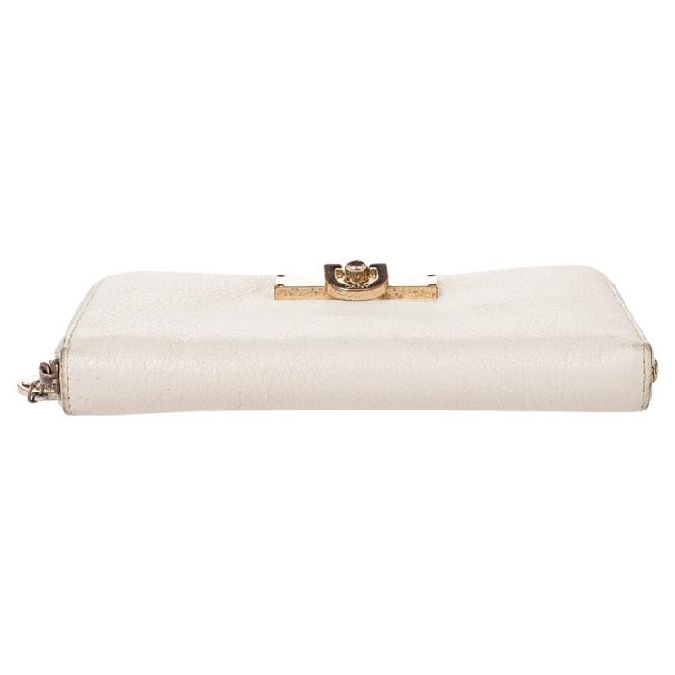 Pre Owned Dkny Cream Leather Zip Around Wallet