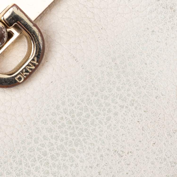 Pre Owned Dkny Cream Leather Zip Around Wallet