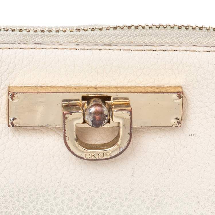 Pre Owned Dkny Cream Leather Zip Around Wallet