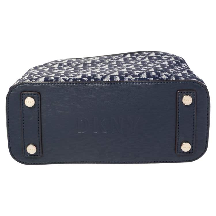 مملوكة مسبقًا Dkny Blue Signature Canvas and Leather Shoulder Bag