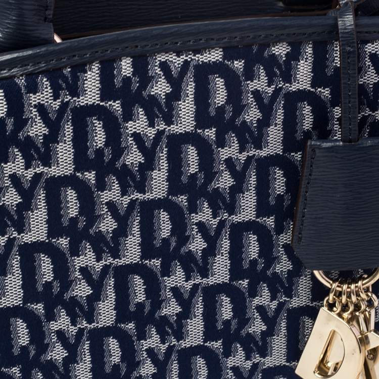مملوكة مسبقًا Dkny Blue Signature Canvas and Leather Shoulder Bag