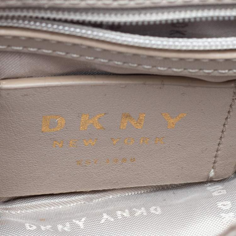 مملوكة مسبقًا DKNY Dark Beige Leather Padlock Flap Shoulder Bag