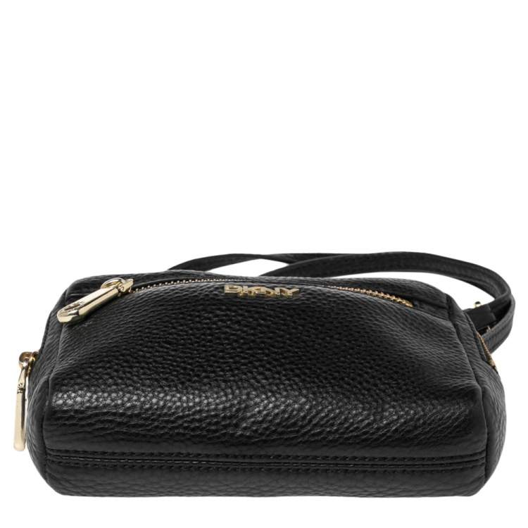 مملوكة مسبقًا Dkny Black Grained Leather Front Pocket Camera Bag