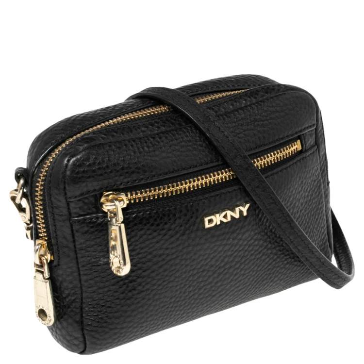 مملوكة مسبقًا Dkny Black Grained Leather Front Pocket Camera Bag