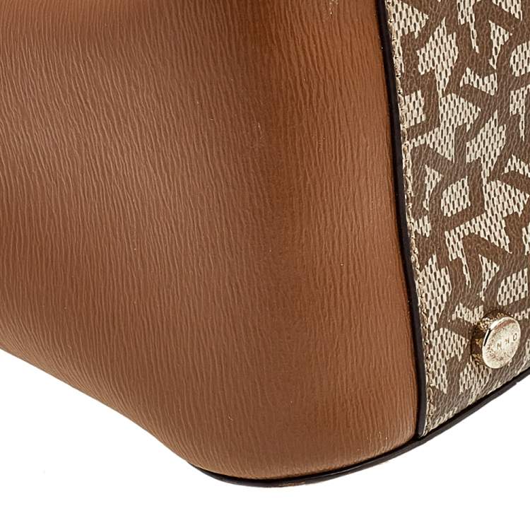 Pre Owned DKNY Brown/Beige Signature Coated Canvas And Leather Bryant Chain Shoulder Bag