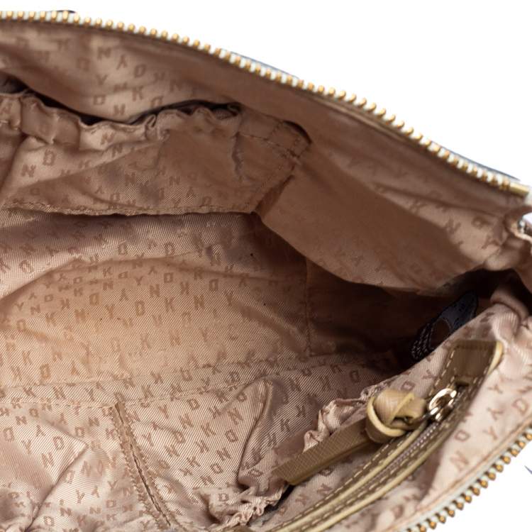 مملوكة مسبقًا DKNY White/Beige Signature Fabric and Leather Shoulder Bag