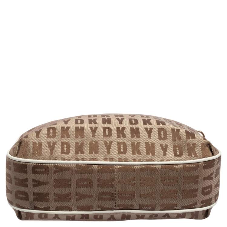 مملوكة مسبقًا DKNY White/Beige Signature Fabric and Leather Shoulder Bag