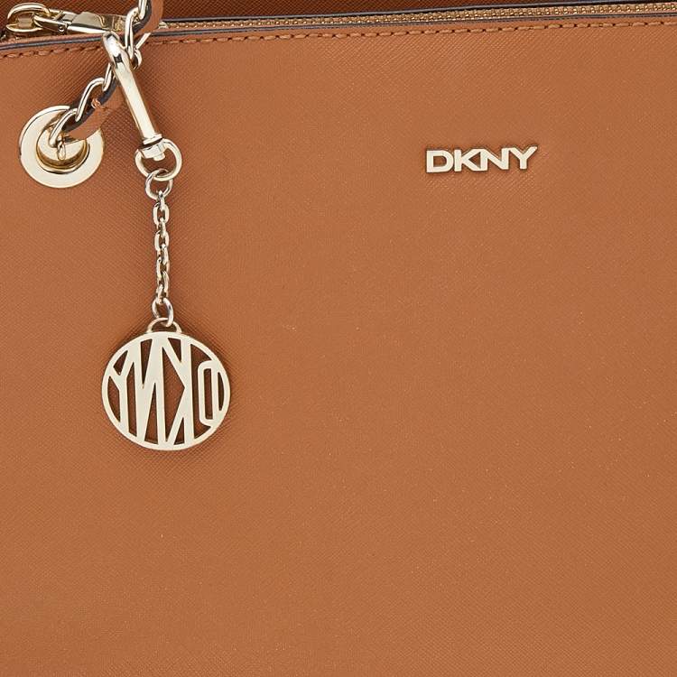 مملوكة مسبقًا DKNY Brown Leather Bryant Park Chain Tote