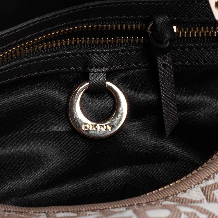 Pre Owned Dkny Beige Signature Canvas Baguette Shoulder Bag