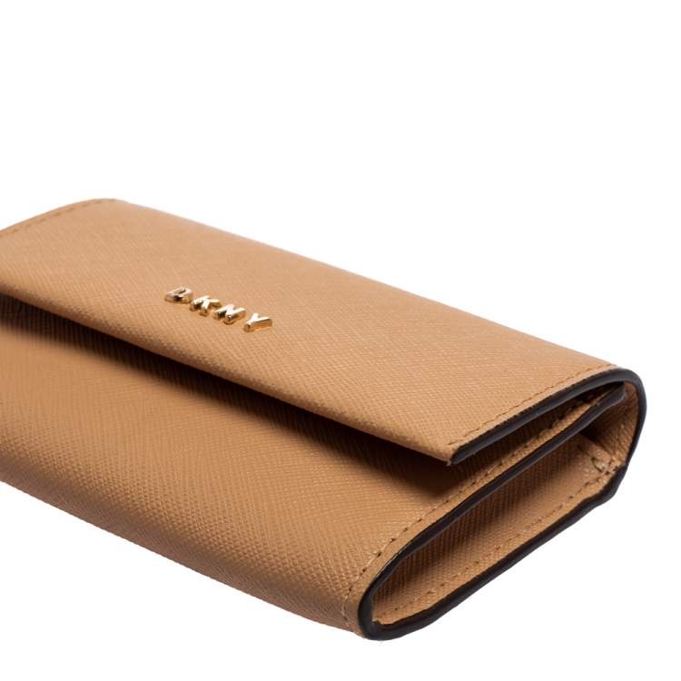 Pre Owned Dkny Beige Saffiano Leather Flap Compact Wallet