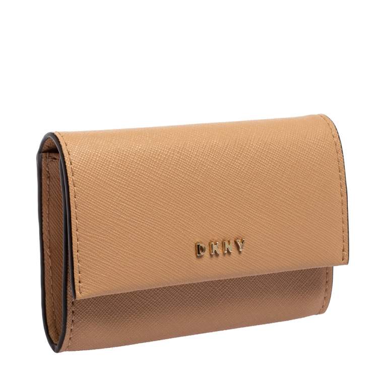 Pre Owned Dkny Beige Saffiano Leather Flap Compact Wallet