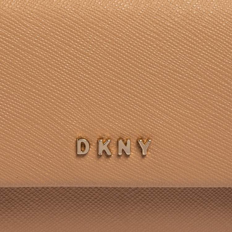 Pre Owned Dkny Beige Saffiano Leather Flap Compact Wallet